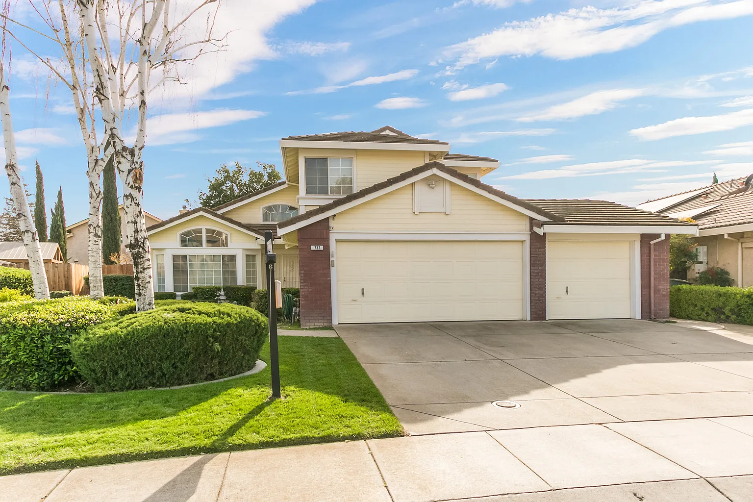 732 Agusta Dr photo 1