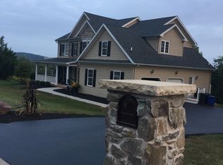 3160 Rexwood Dr, Glen Rock, PA 17327