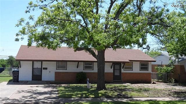 1st image of 2745 Roanoke Dr