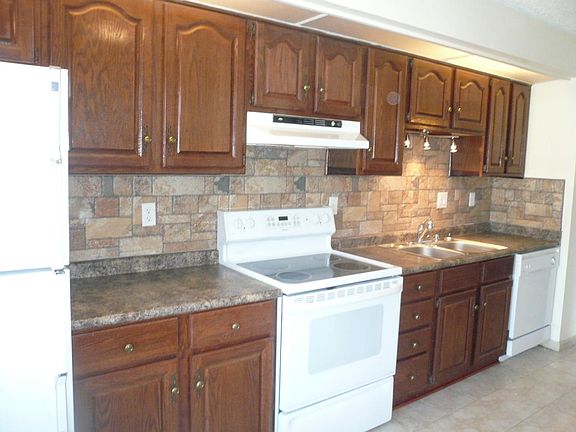 Upgraded Eat In Kitchen