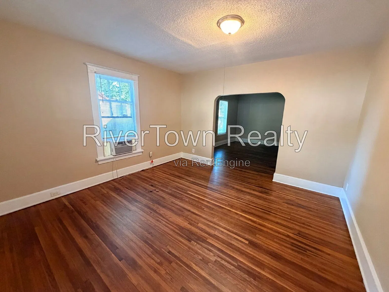 3 bed, 2.0 bath, 1436 sqft, $1,050 — Photo 3