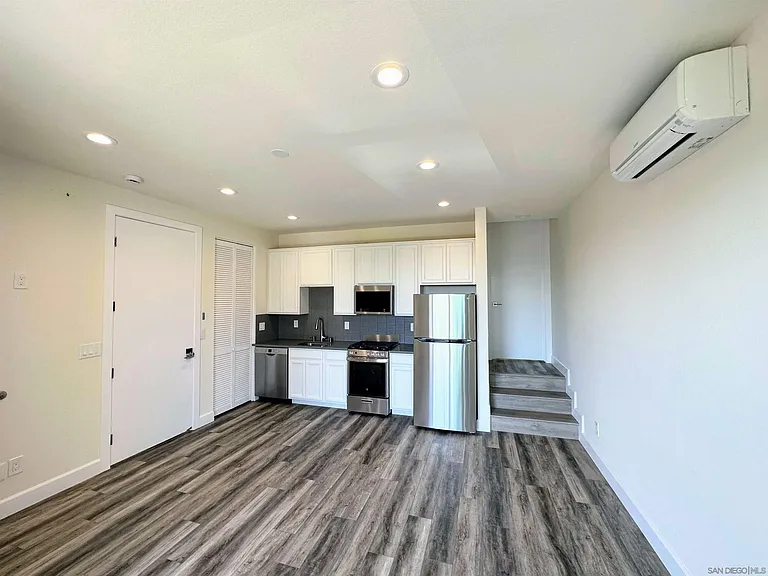 426 Sloane Ave #2 — Photo 11