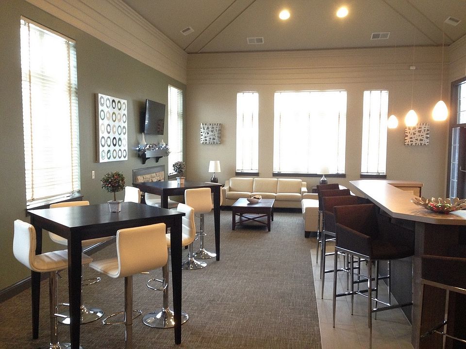 1st image of 901 E 77th St APT 105