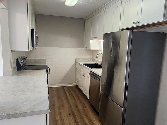 5th image of 23 Boone Hill Ct #23