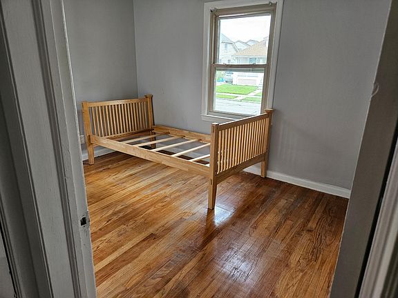 4th image of 4827 Argyle St
