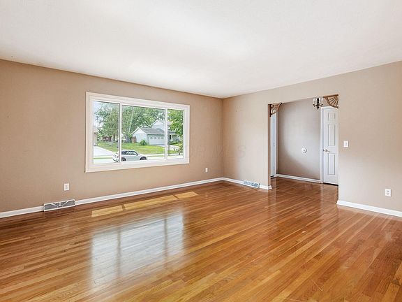 4th image of 408 Pickering Dr