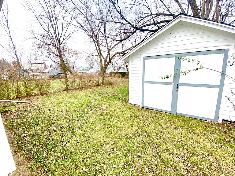 400 N Catherine St — Photo 11