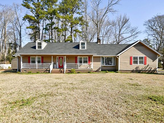 2nd image of 4935 Meadow St.