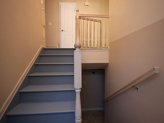 4th image of 262 Stafford Ave #1