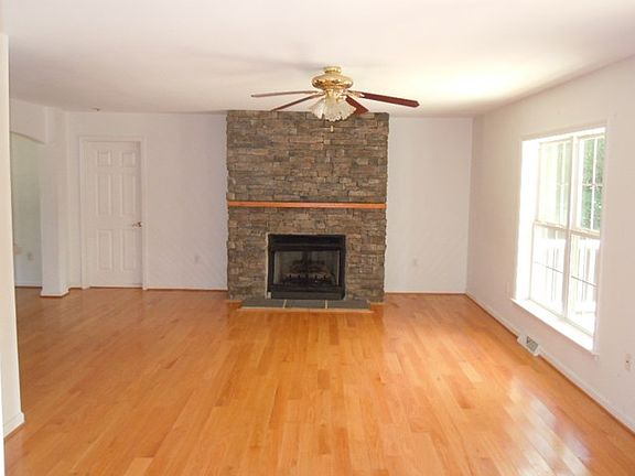 5th image of 220 Anchor Dr