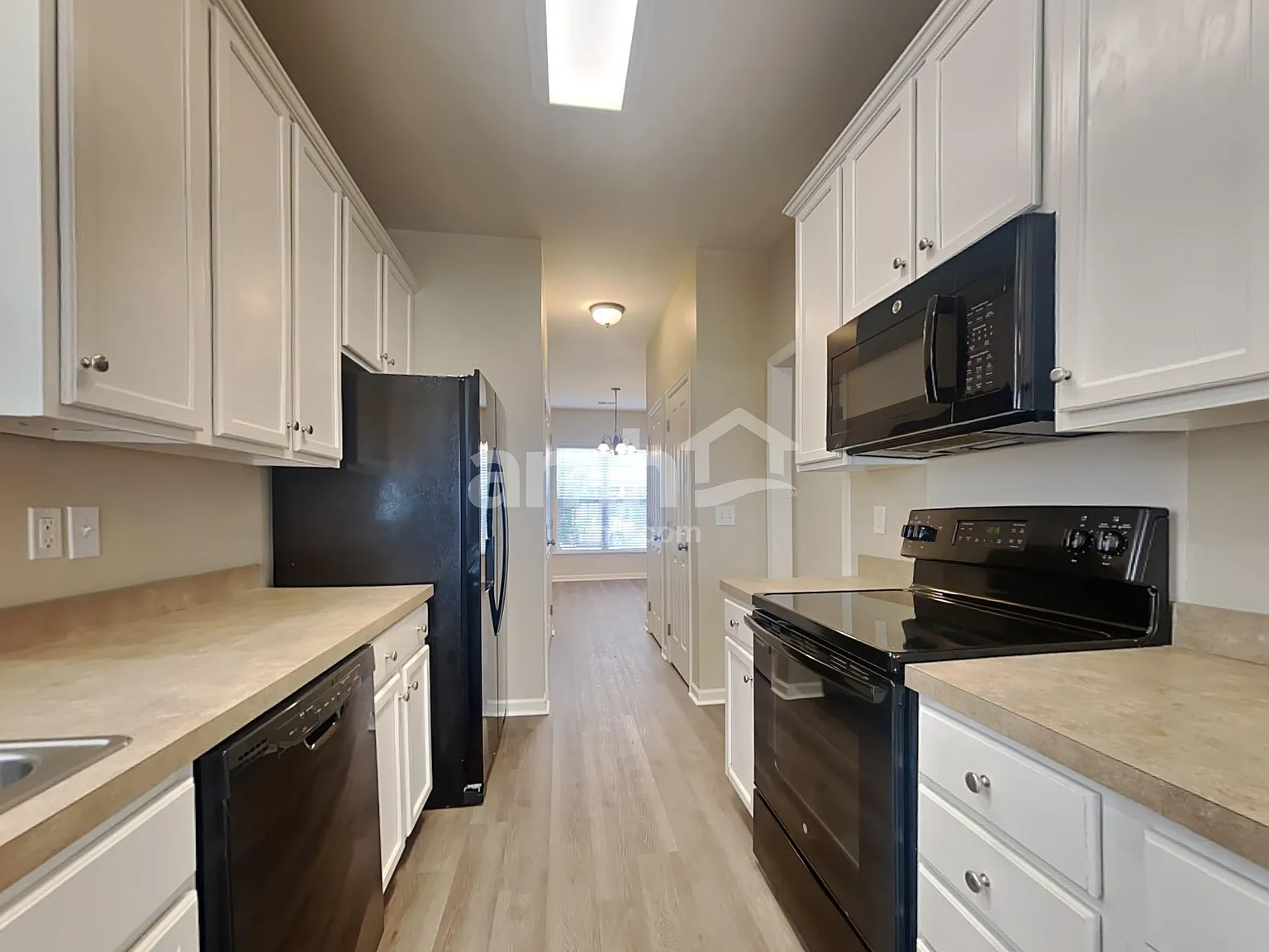 3 bed, 2.5 bath, 1688 sqft, $2,295 — Photo 3