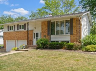 261 N Babcock Dr, Palatine, IL 60074