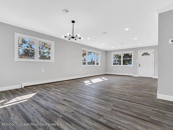 5th image of 101 Port Royal Dr