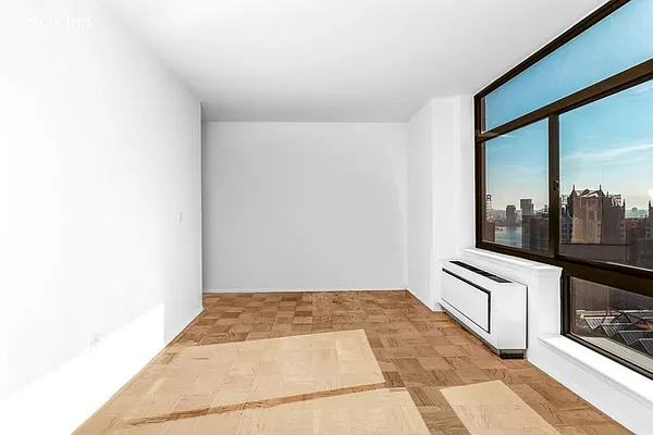 Sold by Sotheby's International Realty | media 10