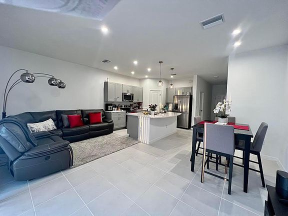 4th image of 2301 Alee Ln