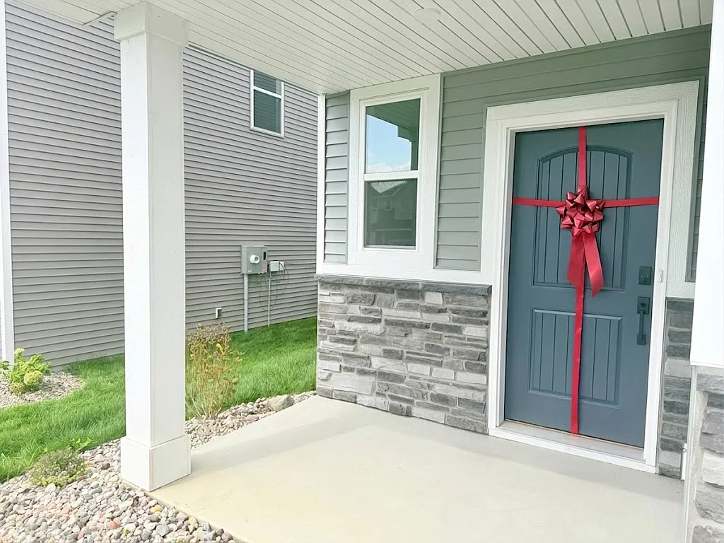 4 bed, 2049 sqft, $2,900 — Photo 1