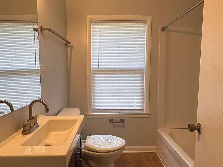 307 N Lake St — Photo 11