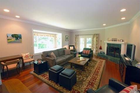 4th image of 15561 Arnold Dr