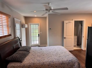 809 E Victory Dr, Savannah, GA 31405
