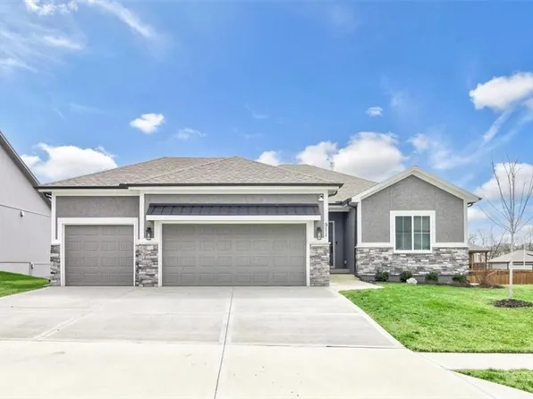 911 NW Hickorywood Dr, Grain Valley, MO 64029