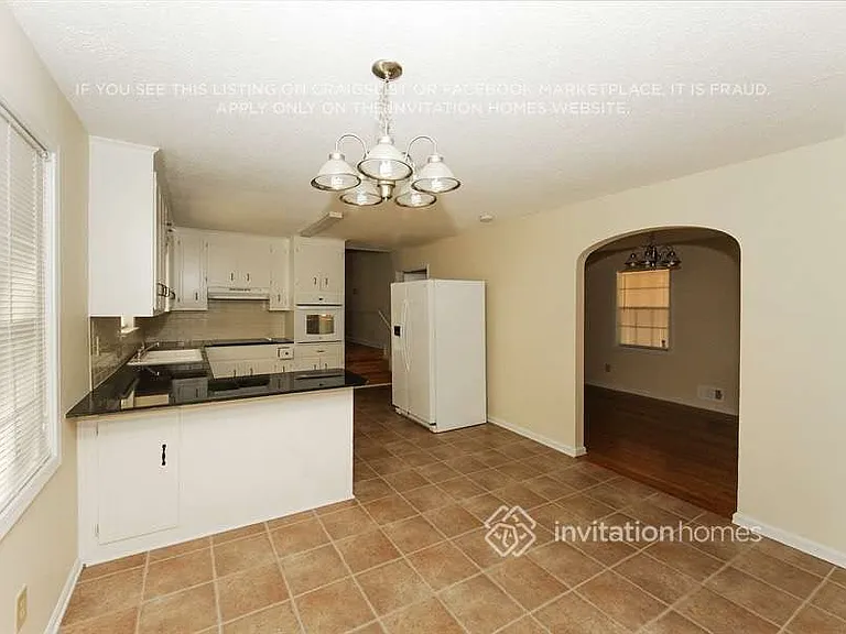 323 Princess Ave — Photo 8