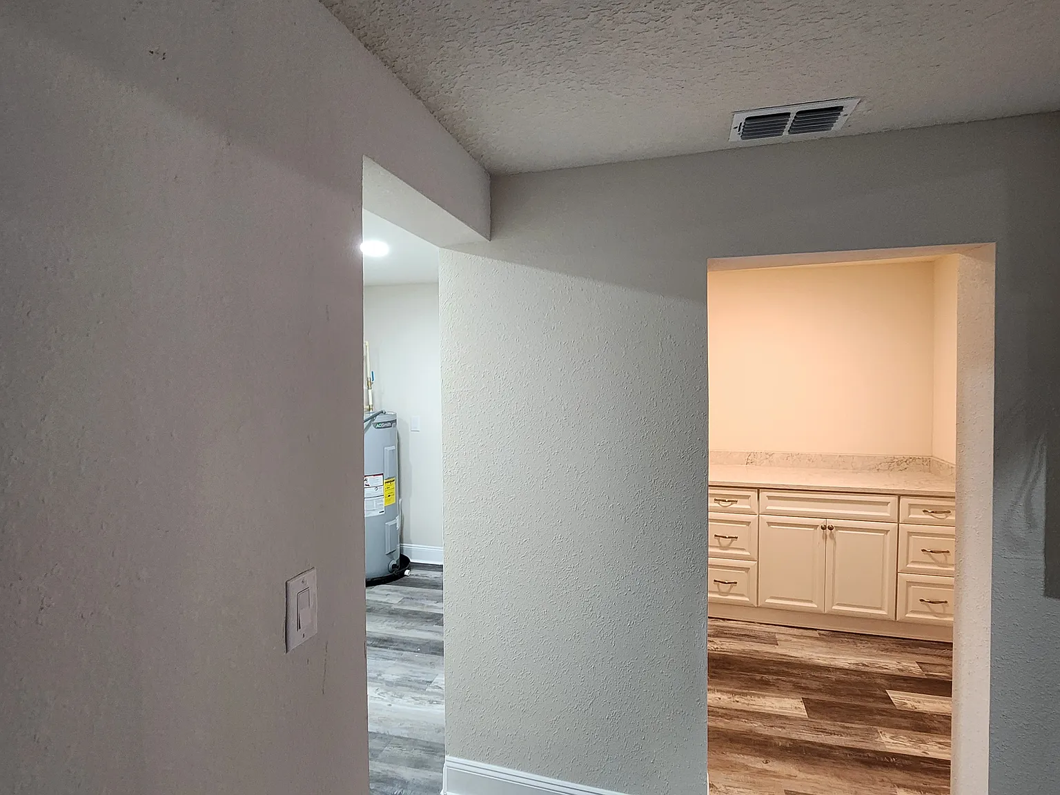 3 bed, 1400 sqft, $1,600 — Photo 3