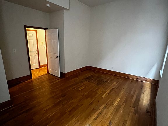 4th image of 909 W Grace St APT 2
