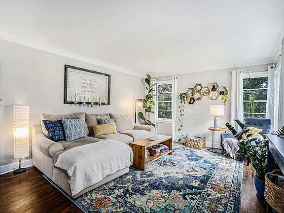 4th image of 212 Evelyn Ave
