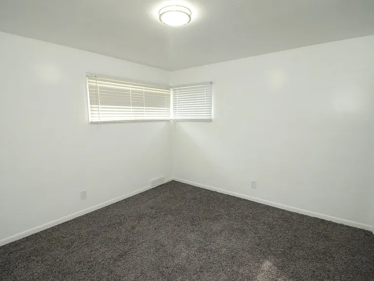 18112 Justine St — Photo 11