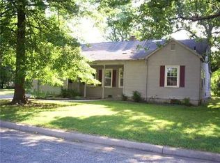 1109 N 9th St, Rogers, AR 72756