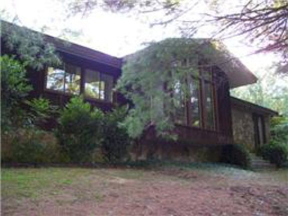 3rd image of 135 Richardson Dr