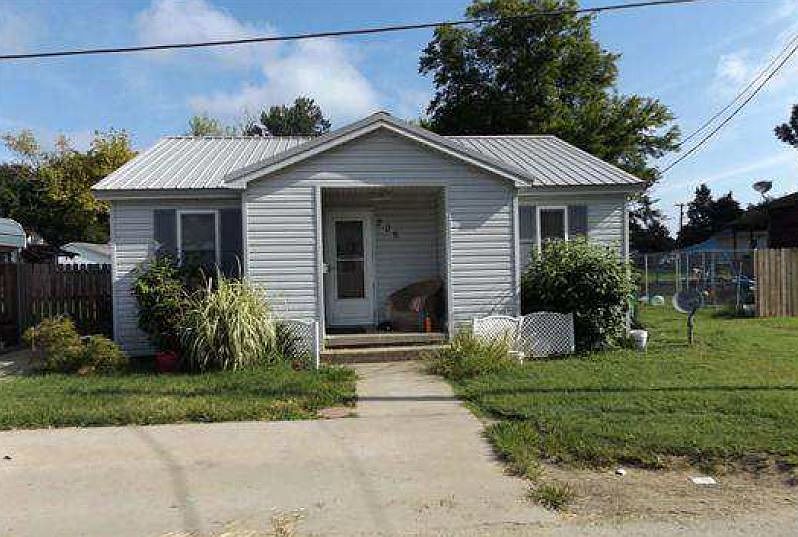 1st image of 206 Sycamore St
