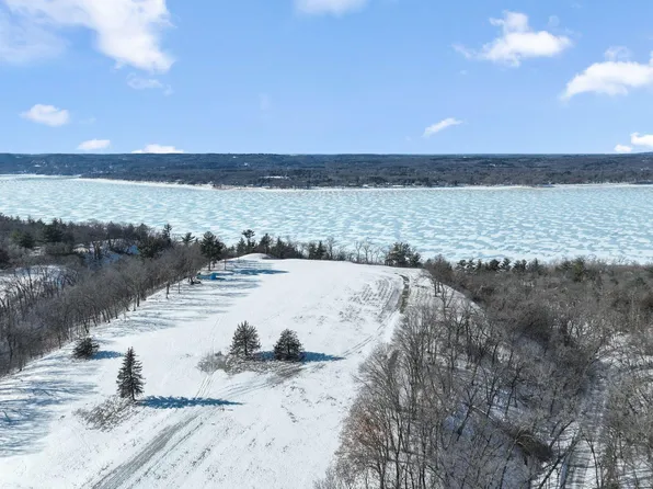 258 Salishan Dr, Hudson, WI 54016