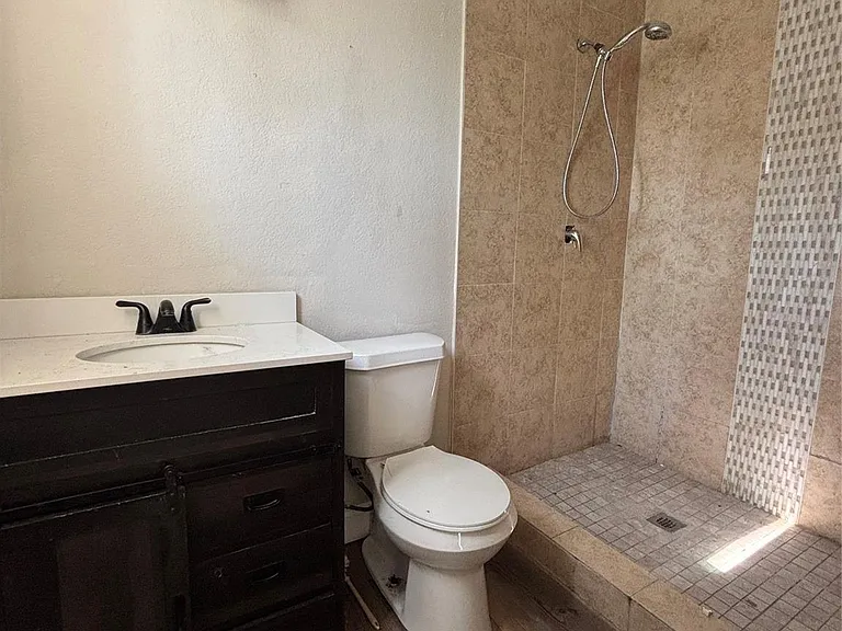 4106 Darby St — Photo 9
