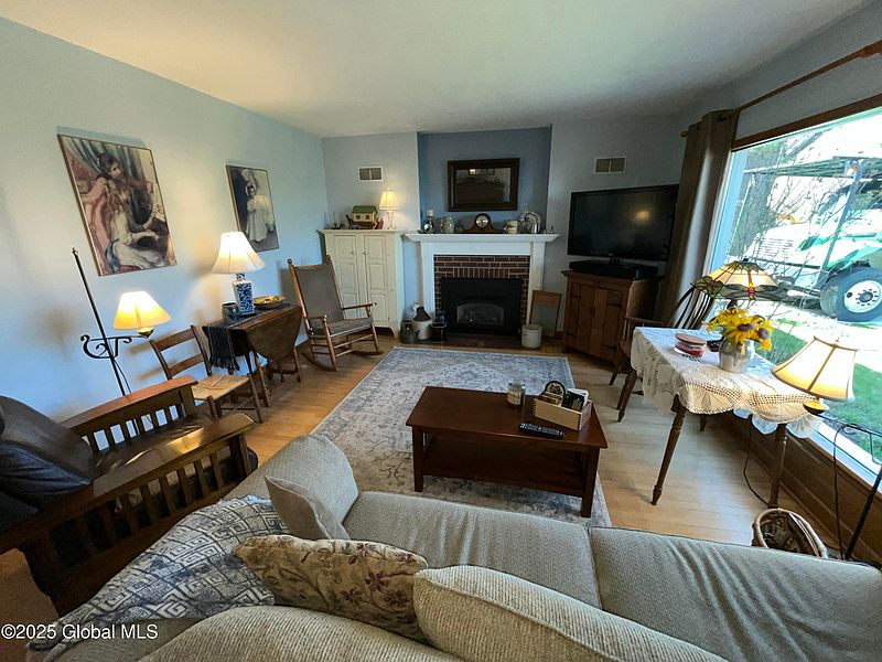 5th image of 10 Grandview Avenue