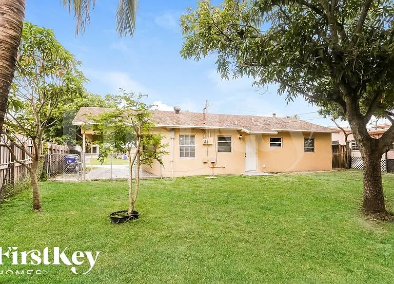 2740 SW 7th St — Photo 15