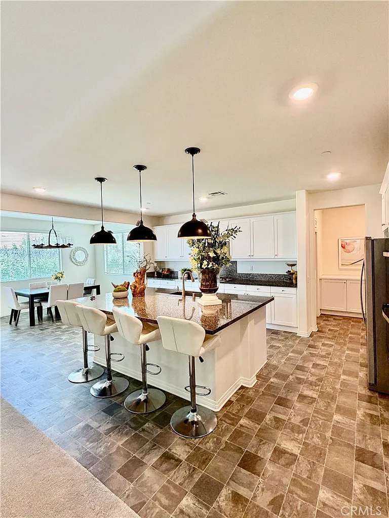 5 bed, 3.5 bath, 3325 sqft, $4,000 — Photo 4