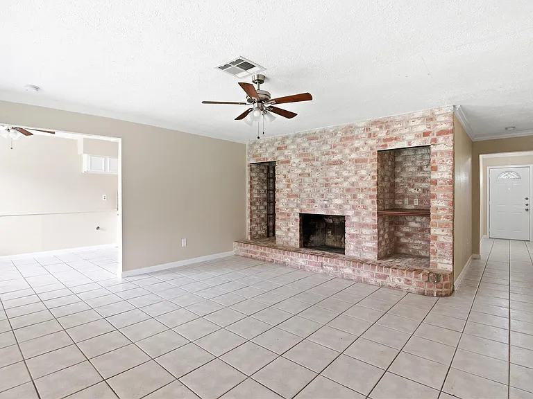 6122 S Greenpark Dr — Photo 2