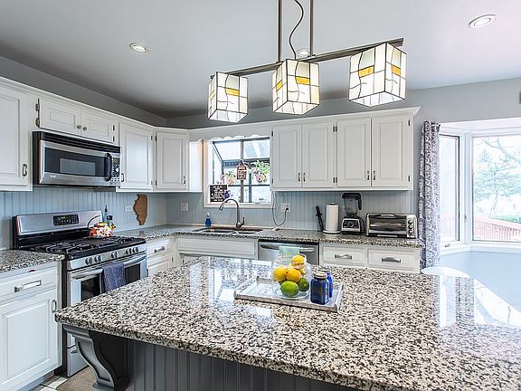 5th image of 709 Plentywood Ln
