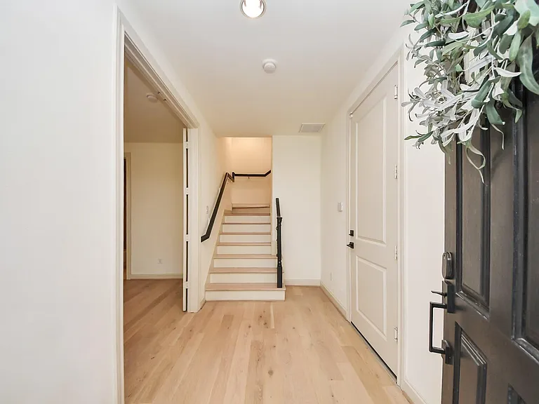 3229 Maxroy St — Photo 6