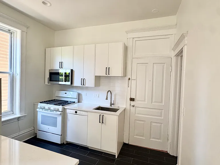 911 N Winchester Ave #1R — Photo 3