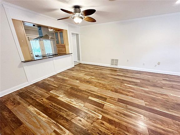 4th image of 68 Glenwood Ave