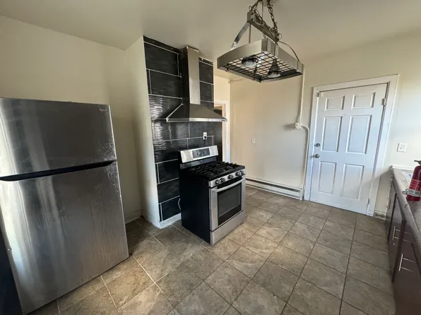 225 Admiral St #2, Providence, RI 02908