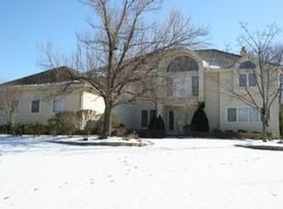 24250 Woodside Ln, Beachwood, OH