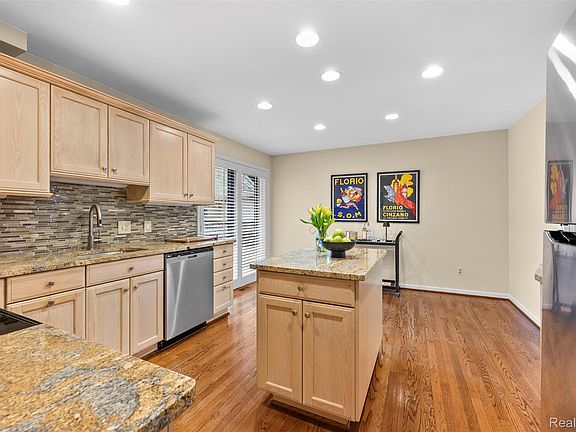 4th image of 1204 S Timberview Trl