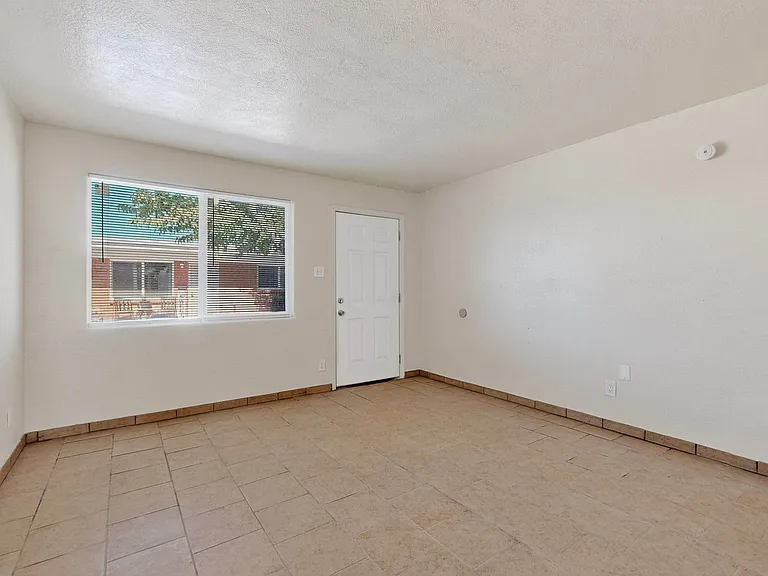 536 Cardenas Dr SE — Photo 6