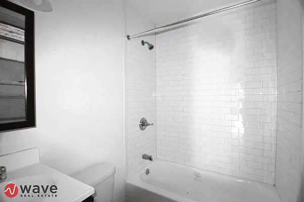 Rented by Wave Real Estate Group | media 10
