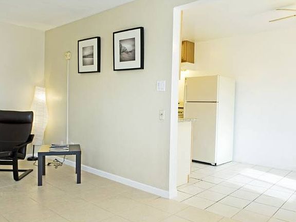 Living rm to kitchen