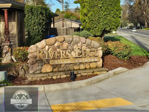 138 Rivers Edge Dr, Gold Hill, OR 97525