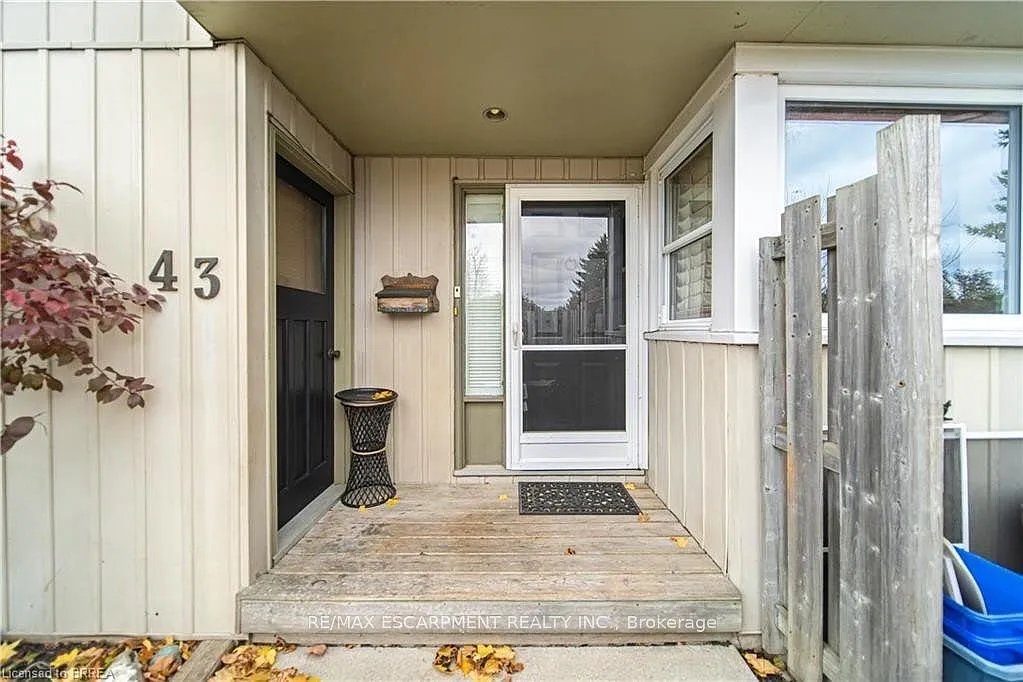 3 bed, $2,300 — Photo 2